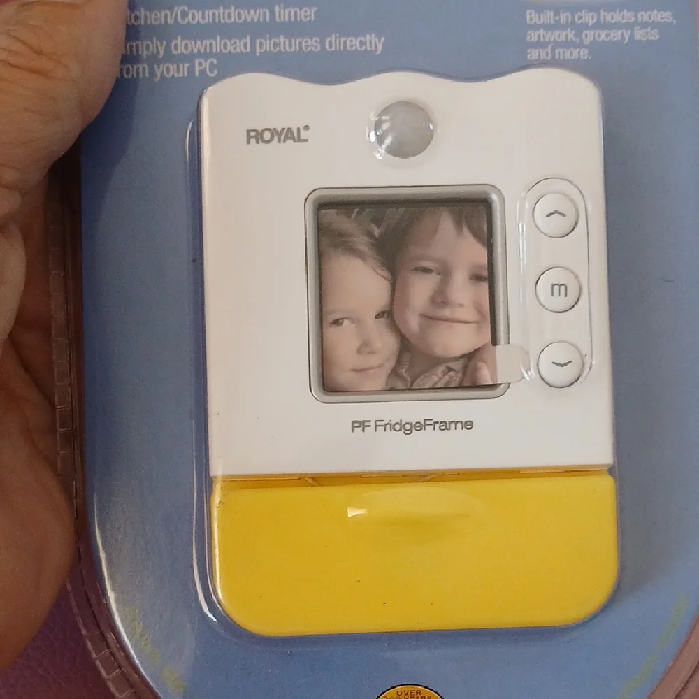 White Digital Photo Frame with LCD Display